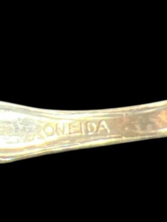 VINTAGE - Oneida Community Silverplate Cuff Bracelet - Picture 6 of 6